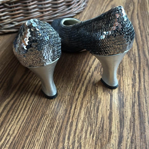 Vintage Silver Sequin Heels 8 - Picture 3 of 7